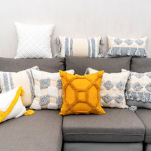 Laden Sie das Bild in den Galerie-Viewer, Flow Sofa Throw Pillow Chair Cushion Lumbar Pillow Tassel Moroccan Office Cushion
