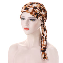 Charger l&#39;image dans la galerie, Curved Tail Turban Hat Flower