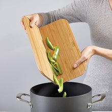 Laden Sie das Bild in den Galerie-Viewer, High quality bamboo cutting board for your kitchen