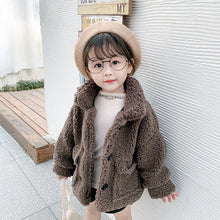 Cargar imagen en el visor de la galería, Girl with cotton wool and lamb wool coat