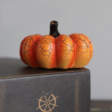 Cargar imagen en el visor de la galería, New Halloween Pumpkin Lantern Simulation Pumpkin LED Candle Lamp Resin Luminous Pumpkin