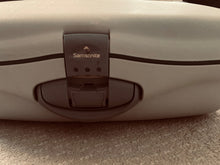 Charger l&#39;image dans la galerie, Second Hand Gray Samsonite Travel Bag