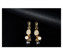 Cargar imagen en el visor de la galería, Alloy Necklace and Pearl Earrings Set for Occasions