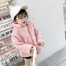 Cargar imagen en el visor de la galería, Girl with cotton wool and lamb wool coat