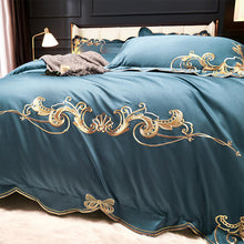 Charger l&#39;image dans la galerie, Velvet Four-piece Set Solid Color Embroidered Quilt Set Bed Sheet