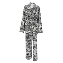 Laden Sie das Bild in den Galerie-Viewer, Skin-friendly Design Printing Long Sleeve Nightgown Women&#39;s Suit