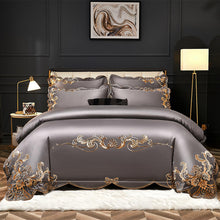 Charger l&#39;image dans la galerie, Velvet Four-piece Set Solid Color Embroidered Quilt Set Bed Sheet