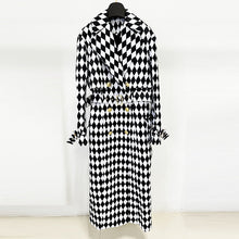 Charger l&#39;image dans la galerie, Black And White Diamond Grid Belt Long Trench Coat