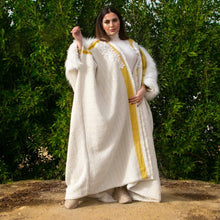 Laden Sie das Bild in den Galerie-Viewer, Luxury White Cloak with Ebroided fabric by Designer Shereen