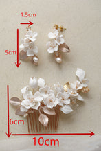 Cargar imagen en el visor de la galería, Porcelain Hair Comb Earring Set White Flowers