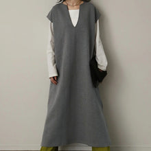 Charger l&#39;image dans la galerie, Autumn Winter Japanese And Korean V-neck Woolen Dress