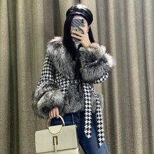 Cargar imagen en el visor de la galería, Fur Coat Women&#39;s Short Houndstooth Fur Collar Silver Fox Fur Jacket