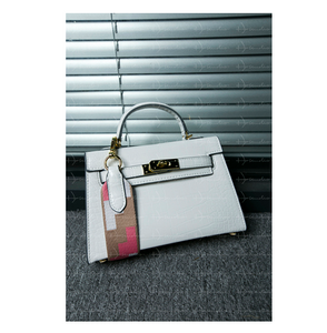 Handbag shoulder slung classic fashion handbag