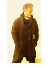 Laden Sie das Bild in den Galerie-Viewer, Fabioogo Black Long Wool Pullover