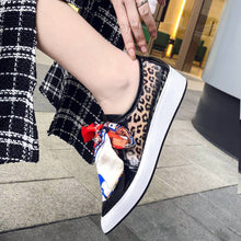 Cargar imagen en el visor de la galería, Pot polka dot women&#39;s bowtie loafer lace up pointed toe cow leather flat shoes - FUCHEETAH