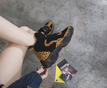 Charger l&#39;image dans la galerie, Platform Sneakers Women Genuine Leather  Leopard Plush - FUCHEETAH