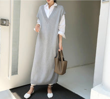 Laden Sie das Bild in den Galerie-Viewer, Chic Winter Oversize Straight Sleeveless Sweater Dress - FUCHEETAH