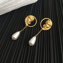 Charger l&#39;image dans la galerie, Golden Metal Portrait Pearl Pendant Stud Earrings - FUCHEETAH