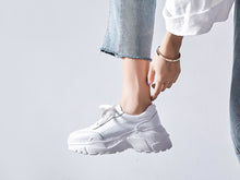 Cargar imagen en el visor de la galería, Full grain leather platform streetwear lace up round toe white sneakers