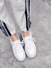 Cargar imagen en el visor de la galería, Full grain leather platform streetwear lace up round toe white sneakers