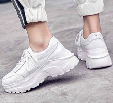 Cargar imagen en el visor de la galería, Full grain leather platform streetwear lace up round toe white sneakers